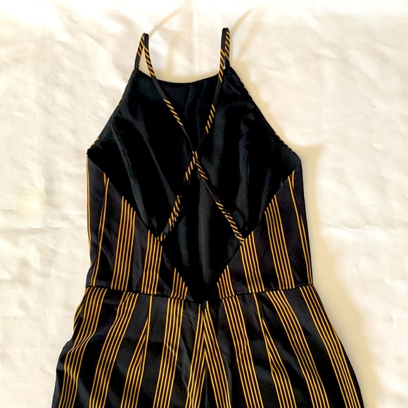 Dynamite Womens Sz. Small 3/4 Length One Piece Romper - Picture 2 of 5